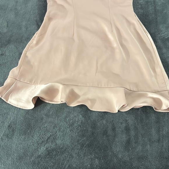 Elegant Cream Sleeveless Dress - Picture 9 of 9